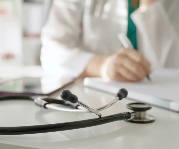 Bayan Doktor İmkanı ile İstanbul'da Anal Fistül Tedavisi